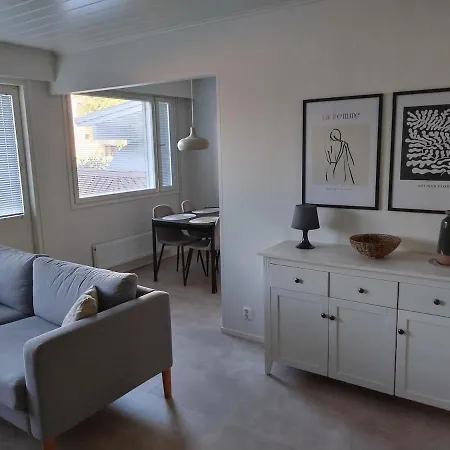 Uudehko Rivitalokaksio 60 M2, Sauna * 리에크사