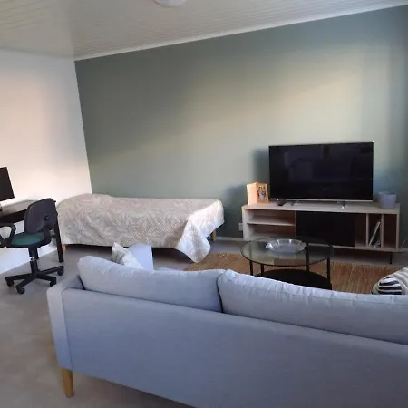 Uudehko Rivitalokaksio 60 M2, Sauna 아파트 리에크사