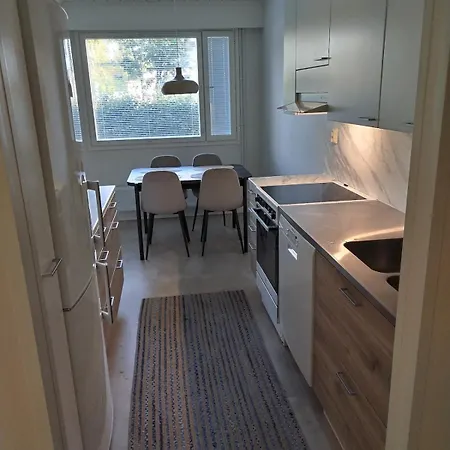 Uudehko Rivitalokaksio 60 M2, Sauna * 리에크사